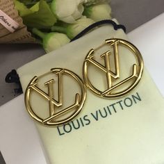 1:1 REPLICA JEWELRY   This product is of the best quality.  The production time is 3-5 working days.  Includes box, dust bag, care manual, booklet, card, bill of sale. Goyard Wallet, Louis Vuitton Hat, Bill Of Sale, Dior Earrings, Replica Jewelry, Louis Vuitton Sunglasses, Hermes Jewelry, Goyard Bag, Gucci Jewelry