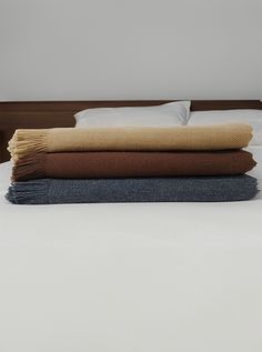 Material: Alpaca Wool BlendColor: BeigeSize:Length: 200 cm (78.74") Width: 160 cm (62.99") Description: Discover the ultimate in versatile and multifunctional Alpaca Throw Blankets. Our cozy and super-soft blankets are perfect for staying comfy on the sofa, relaxing in warmth while watching a movie, or adding a touch of style and decoration to your home. Crafted for all-season use, these lightweight blankets are easy to care for and make the perfect gift. Alpaca Throw Blanket, Cozy Comfort for A Cuban Hat, Poncho Mexican, Panama Hat Men, Poncho Pullover, Watching A Movie, Cape Wrap, Alpaca Socks, Alpaca Throw, Tagua Jewelry