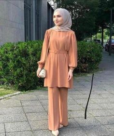 Hijab Fashion Style, Simple Dress For Girl, Muslim Girl Outfits, Islamic Fashion Dresses, Blouse Casual Fashion, Muslim Outfits Casual, Stylish Short Dresses, Muslim Women Fashion