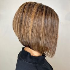 Vertical Graduation Haircut, Triangle Graduation Haircut, Triangular Graduation Haircut, Graduation Bob Haircut, Short Concave Bob, Round Graduation Haircut