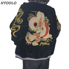 Nyoolo conception meilleure qualité streetwear baseball uniforme dragon brodé en velours côtelé fermeture éclair veste femmes/hommes clothing survêtement dans Vestes de base de Femmes de Vêtements et Accessoires sur AliExpress.com | Alibaba Group Japan Dragon, Baseball Jacket Men, Sukajan Jacket, Japanese Jacket, Kawaii Clothing, Japanese Dragon, Coat Outfit, Kimono Yukata, Velvet Color