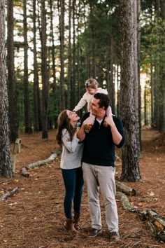 Family Photos With Trees, Redwood Photoshoot Family, Family Pictures In The Woods, Pine Forest Photoshoot, Family Pictures In Woods