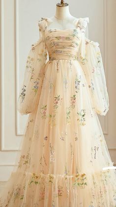 Whimsical Fairy Dress, Fun Prom Dresses, Chinese Prom Dress, Prom Dress Champagne, Prom Dress Long, Floral Prom Dresses, Dress Champagne, Long Sleeve Prom, Long Evening Dress