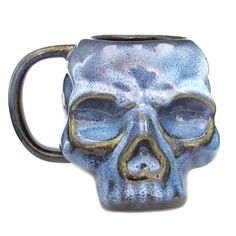 Skull Ceramic Mug Skull Mug Pottery, Cool Mugs Ceramics, Skull Ceramics, Weird Mugs, Ceramic Mug Ideas, Cool Ceramics, Halloween Tea Party, Glaze Colors, Heart Ceramic