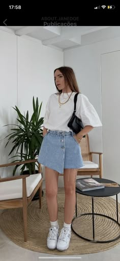 Spring Outfits Denim Skirt, Coffee Shop Date Outfit Casual, Jeans Skort Ootd, Skort Outfit Idea, Short Denim Skirt Outfit Idea, Skorts Skirts For Women Outfit Ideas, Short Denim Skirt Outfits Aesthetic, Jean Skort Ootd Summer Outfits