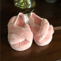 Brand New!! This Adorable Pair Of Faux-Fur Slippers From Baby Gap Feature Ultra-Comfy “Straps” And Footbed That Is Sure To Keep Your Little One Cozy In Any Season! So Sweet! Nwt; Size 3 (6-12m). Thank You For Stopping By! All Items In My Closet Are From My Own Personal Collection And A Clean, Smoke-Free Home. Please Check Out My Other Listings ~ Many Nwt Items Added Weekly! Happy Shopping!! Gold Mary Janes, Marvel Shoes, Funny Slippers, Sandals Comfy, Unicorn Slippers, Kids Dress Collection, Spa Slippers, Bear Slippers, Gap Shoes