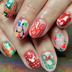 Creative Christmas Nails, Pixar Nails, Disney Nail Ideas, Disney Princess Nail, Random Nails, Pedi Designs, Disney Halloween Nails, Disney Christmas Nails, Disney Princess Nails