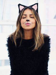 9 Different Ways You Can Be a Cat This Halloween via @ByrdieBeauty Different Halloween Costumes, Cute Cat Costumes, Black Halloween Costumes, Black Cat Costumes, Hallowen Costume, Last Minute Costumes, Cat Halloween Costume, Last Minute Halloween Costumes, A Black Cat