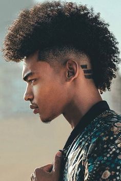 Frohawk #mohawk #frohawk #blackmenhairstyles #afrohair #afrohairstyles  ★ Amazing ideas for short and long curly afro natural hair with a hint of color. Style your look with a twist, braids, waves, sponge, dreadlocks or man bun on top and a fade with parts on the sides. ★ See more:  #menshaircuts #menshairstyles Popular Mens Haircuts, Mohawk Hairstyles Men, Funky Short Hair, Natural Afro Hairstyles, Afro Textured Hair