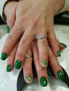 Spring Green Nails 2023, Nails For Saint Patricks Day, St Patrick’s Day Dip Nails, Nail Designs For March, March Nails Ideas St. Patrick's Day, Saint Patricks Day Nails, St Patricks Day Nails Simple, St Patricks Day Nails Design, St Patty Nails