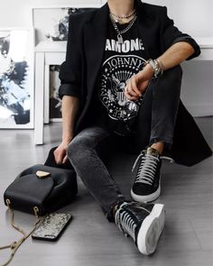 Functional Fashion Women, Rock Concert Outfit Fall, Elena Alvarez, Stile Punk Rock, Stil Rock, Look 80s, Rocker Chick, Clothes Diy