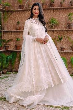 Suit Design For Wedding, Frock Suit Design, Net Frock, Pakistani Gown, Simple Party Dress, Frock Suit, Dress Pakistani, Shadi Dresses, Design For Wedding