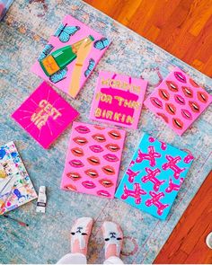 there are many cards on the floor with pink and blue designs next to each other