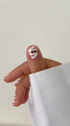 Easy Nail Designs For Halloween, White Mummy Nails, Nails October Halloween, Tombstone Nail Art, Diy Ghost Nail Art, Fall Nails 2023 Halloween, Short Mummy Nails, Short Nail Designs Fall Simple, Simplistic Halloween Nails