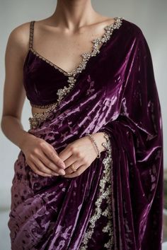 Embrace the beauty of rich textures with a velvet bridal saree, designed to make you feel like royalty. Featuring intricate embroidery, luxurious fabric, and a deep, sophisticated hue, this saree is perfect for brides who want to combine tradition with a touch of opulence. 💍✨ Trendy Bridal Mehndi Designs, Indian Occasion Wear, Minimal Bridal Lehenga, Velvet Indian Dress, Dresses From Saree Ideas, Saree Drape Styles, Velvet Blouse For Silk Saree, Velvet Saree Look, Cocktail Dress Indian