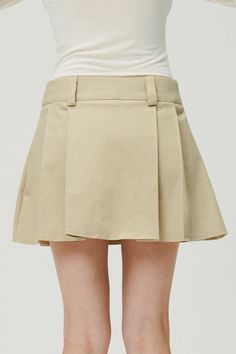 Front button and zip fly closure Kick pleats skort Short length 98% Cotton 2% Span Professional Clean Only / Do Not Tumble Dry XS/S: Waist: 35cm (13.8in) / Hip: 45cm (17.7in) / Hem: 56.5cm (22.2in) / Length: 35cm (13.8in) / Model's height is 7′ 5″ (170cm) Bust 32.5in Waist 23.5in Hip 34in and wearing XS/S 사이즈 정보Size information (단위:cm)(Unit : inch) SXS/S 사이즈 정보 Size information 허리Waist 3513.8 엉덩이Hip 4517.7 밑단Hem 56.522.2 총장Length 3513.8 MS/M 사이즈 정보 Size information - 위의 실측사이즈는 '단면의 길이'입니다. 참고해 주세요.- 사이즈는 측정방법에 따라 1~3cm 정도 오차가 있을 수 있습니다.- 제품색상은 사용자의 모니터의 해상도에 따라 실제 색상과 다소 차이가 있을 수 있습니다. - The above measurement size is'length of section'. please note.- Depending on the measurement method, there may be an error of 0.5~1inch.- The product color may differ slightly from the actual color dependi Kick Pleat, Skorts, Beige Color, Best Sellers, Low Rise, Latest Trends, Fashion Inspo, Mini Skirts, How To Wear