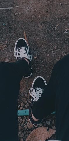 Vans Converse, Simple Photo, Story Ig, Cool Instagram, Cool Instagram Pictures, Boys Sneakers, Boy Shoes, Vans Old Skool Sneaker, Mode Fashion