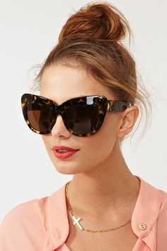 Cat eye sunnies <3 Chique Outfits, نظارات شمسية, Wearing Sunglasses, Cat Eyes, Round Faces, Cat Eye Glasses, House Of Harlow, Sunglasses & Glasses, Ray Ban Sunglasses