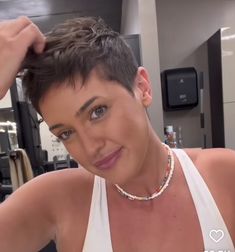 Short Wavy Curly Hair, Andrea Osvart Pixie Short Hair, Pink Short Hair, Fade Haircut Styles, Brunette Pixie, Short Choppy Haircuts, Cortes De Cabello, Very Short Haircuts, Crop Hair