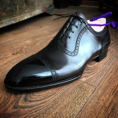 Handmade Novecento Line Black French Calf Oxford Classic Dress Shoes on Storenvy Stylish Mens Suits, Quality Leather Boots, Custom Design Shoes, Bespoke Shoes, Best Shoes For Men, Black French, Mens Wear, Black Leather Shoes, Classic Dress