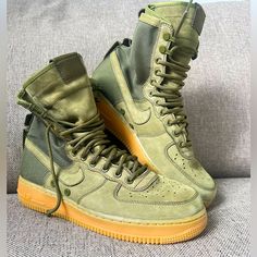 The Sf Air Force 1 'Faded Olive' Gets Its Unique Weathered Look From The Premium Leather. The Tonal Look Continues Onto The Ballistic Nylon Heel. No Straps And No Box Nike Sf Air Force 1, Dream Shoe, Nike Sf, Cute Shoe, Nike Shoes Air Force, Nylons Heels, Fashion Guide, Shoes Air, Chic Leather