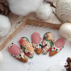 source from xiaohongshu artist tutuzi002 #gingerbread #christmasnails #nails #gingerbreadnails #winternails Cookies Nails, Pink Christmas Nail Designs, Beautiful Christmas Cookies, Fun Christmas Nails, Pink Christmas Nail, Sprinkle Nails, Winter Nail Art Designs, Disney Acrylic Nails