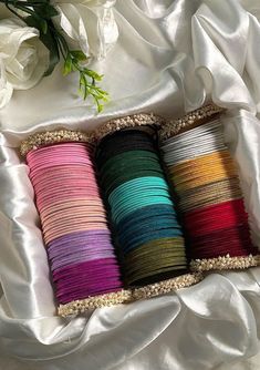 Bangles Colour Combination, Bangles On Saree, Chudiya Indian Bangles, Indian Bangles Aesthetic, Bangles For Saree, Aesthetic Bangles, Punjabi Bangles