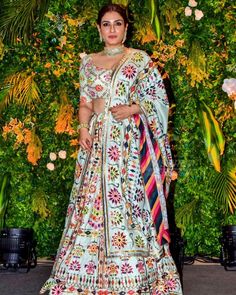 Lehenga Draping Styles, Lehenga Draping, Kutchi Work, Mcqueen Scarf, Draping Styles, Kurti Sleeves, Engagement Lehenga, Long Blouse Designs, Raveena Tandon