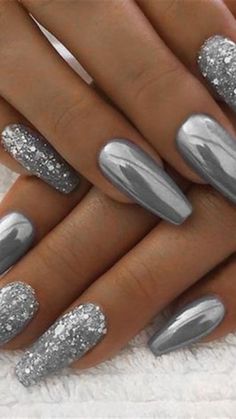 Silver Nail Art Glitter, Christmas And New Year Nails Glitter, Nail Ideas Silver Glitter, Silver Nails Ideas Glitter, Winter Silver Nails, Sparkle New Years Nails, Christmas Nail Designs Silver, Gel Nails January