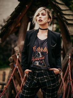 Modern Rock Outfit, Punk Style Over 50, Vintage Rocker Style, Sophisticated Grunge Style, Modern Gothic Outfits, Chic Punk Style, Rock Gig Outfit, Rock Fashion Style Women, Rock Punk Outfit