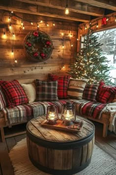 Man Cave Christmas Decor, Christmas Farmhouse Bedroom, Country Cabin Christmas Decorating Ideas, Ranch House Christmas Decor, Christmas Decor Ideas Cabin, Rustic Plaid Christmas Decor, Log Cabin Christmas Decor Ideas, Sunroom Christmas Decor, Rustic Christmas Porch Decor