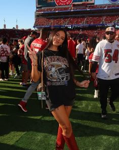 Niners Outfit Women, Football Game Outfit Black Women Nfl, Summer Nfl Game Outfit, 49ers Football Game Outfit, Nfl Womens Outfits, 49ers Outfit Women Fashion, Football Women Outfits, 49ers Outfit Women Winter