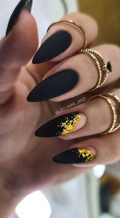 Matte Black Nails, Nude Nail Designs, Her Nails, Makijaż Smokey Eye, Black Nail Designs, Dark Nails, Matte Nails, Nail Polishes, Gold Nails