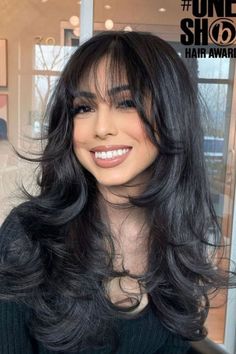 Trendy bangs haircut ideas | Cute hairstyle ideas Shot Hair, Straight Layered Hair, Layered Haircuts With Bangs, Layered Hair With Bangs, Brown Hair Inspo, Hair Inspiration Long, Layered Haircuts For Medium Hair, Bangs With Medium Hair, Hairstyles For Layered Hair