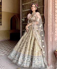 Jj Valaya, Indian Wedding Gowns, Wedding Glam, Bridal Lehenga Collection, Lehenga Blouse Designs, Summer Wedding Outfits