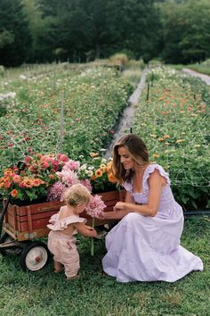 Farm Dresses, Garden Dresses, Gaun Abad Pertengahan, Julia Berolzheimer, Picking Flowers, Baby Shoot, Celebrities Fashion, Garden Dress, Favorite Flower