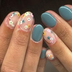 Spring Nails Shellac, March Gel Nails Ideas, Floral Nails Green, Spring Nail Inspo 2024, Flower Gel Nails, Mismatch Nails, March Nail Designs, Spring Gel Nails, Nail Inspo Spring