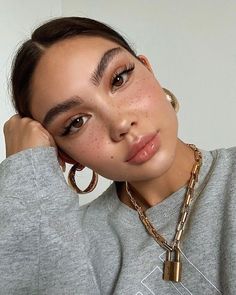 Faux Freckles, Pose Fotografi, Top Makeup Products, Makeup Eye Looks, Make Up Looks, Airbrush Makeup