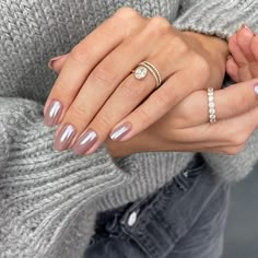 Top 39 Nude Chrome Nails 2024 – Embrace Elegance & Modern Nail Trends Nude Chrome Nails Short, Fall Chrome Dip Nails, Short Oval Chrome Nails, Oval Nails Neutral, Holiday Nude Nails, Nude Chrome Nails Designs, Fall 2024 Nails Short, Short Metallic Nails, Dip With Chrome