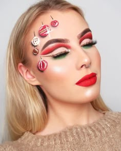 Merry Christmas Makeup, Disney Eye Makeup, Seasonal Makeup, Xmas Makeup, Christmas Eye Makeup, Christmas Makeup Look, Holiday Makeup Looks, Makeup Face Charts, Eye Makeup Designs