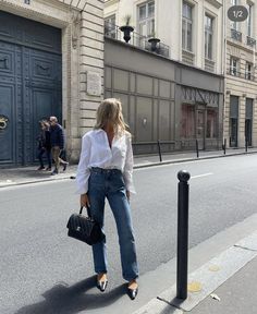 Victoria Quitzau, White Shirt Outfit Ideas, White Shirt Outfit, Artist Hue, Shirt Outfit Ideas, Sun Fashion, Modest Casual Outfits, White Shirt Outfits, Fest Outfits