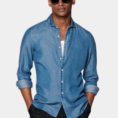 This casual blue shirt is tailored to an extra slim fit and features a small widespread collar, which gives it a more relaxed touch. Light Blue Casual Dress Shirt For Business Casual, Light Blue Casual Dress Shirt For Business, Light Blue Slim Fit Shirt For Business Casual, Fitted Light Blue Shirt For Business Casual, Medium Wash Slim Fit Shirt For Spring, Spring Slim Fit Medium Wash Shirt, Casual Light Blue Dress Shirt With Spread Collar, Blue Unstructured Shirt For Business Casual, Blue Denim Shirt With Spread Collar