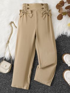 Caqui Fofo Collar  Tecido Simples Perna reta Embellished Não elástico Girls Trousers Design, Trousers For Girls, Buisness Casual, Simple Saree Designs, Fashionista Clothes, Kids Pants, Jumpsuit Fashion