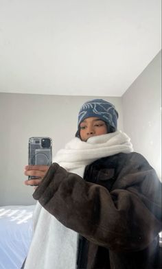 Winter Fits Streetwear Coats & Jackets, Autumn Coats And Jackets 2024, Women Winter Jacket Fashion, Beanie Scarf Outfit, Cute Outfit With Beanie, Cool Beanie Outfits, Arc’teryx Hat Outfit, Arcteryx Toque Outfit, Arcteryx Bird Head Toque