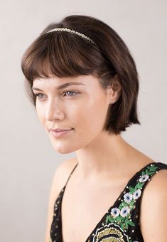 Short hairstyle idea! This beautiful hairband features an elegant cluster of ivory pearl seeds. Lilla Rose, Inc. - Ivory Alice Band Hairstyles, Band Hairstyles, Cheap Hair Accessories, Wavy Hairstyles Medium, Girls Short Haircuts