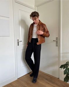 Earth Tones Fashion, Fall Date Night Outfit, Minimalist Winter Outfit, Men Streetwear Outfits, Instagram Amsterdam, Fall Date Night, Shoes Fashion Photography, Guy Fits, Diamond Ear Cuff