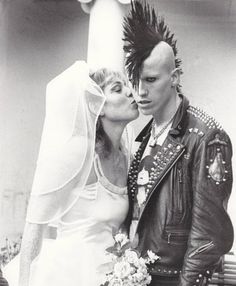 punk wedding Punk Couple, White Punk, Punk Love, Wedding London, Bride Vintage, Punk Culture, Punks Not Dead