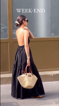 Summer Long Dresses Casual, Summer Dinner Date Outfit, Backless Dress Casual, Backless Outfits, Boss Lady Outfit, Black Dress Style, Mahabaleshwar, Vacation Outfits Women, Elegant Outfit Classy