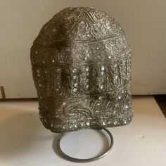 Rare - Museum Quality - Antique 1920s Flapper Hat Cloche Art Deco Great Gatsby Roaring 20s Rare And Authentic. This Is A Very Rare And Original Cloche Hat From The 1920s Era. Art Deco Flapper Girl. It Is Made Of Gold Lace Adorned With Rhinestones. Minor Wear. The Detail Is Truly Amazing. 8” L About A 10” Diameter Comes With Vintage Hat Stand. Cloche Art, 1920s Flapper Girl, Flapper Hat, Hat Stand, Antique Hats, Flapper Girl, 1920s Flapper, Hat Stands, Roaring 20s