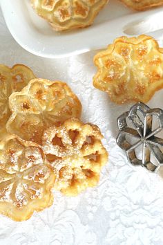 Scandinavian Rosettes - Grateful Prayer | Thankful Heart Chocolate Pretzels Christmas, Chocolate Marshmallow Cookies, Chocolate Chip Shortbread Cookies, Toffee Cookies, Creative Recipes